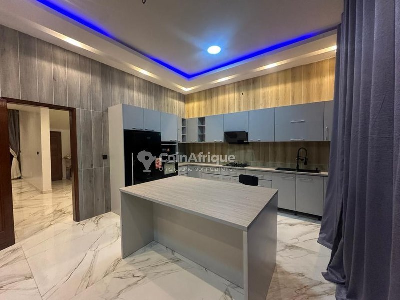 Villa luxueuse de 6 pièces avec piscine et jardin spacieux