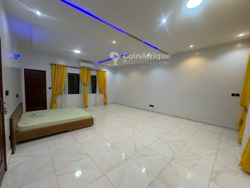 Villa luxueuse de 6 pièces avec piscine et jardin spacieux