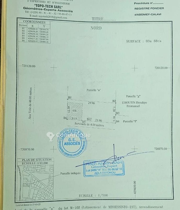 Terrain clôturé de 368 m² en bordure de goudron avec accès privilégié et boutiques à proximité