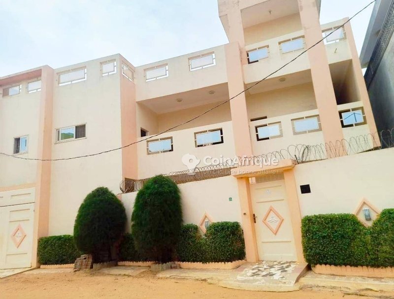 Villa luxueuse de 8 pièces avec toutes les commodités et emplacement privilégié