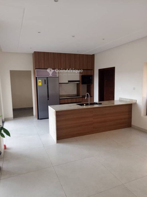 Villa luxueuse R+1 avec piscine et dépendance - 4 pièces