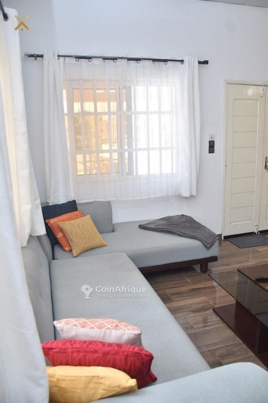 Appartement meublé d'une chambre avec grande terrasse et garage