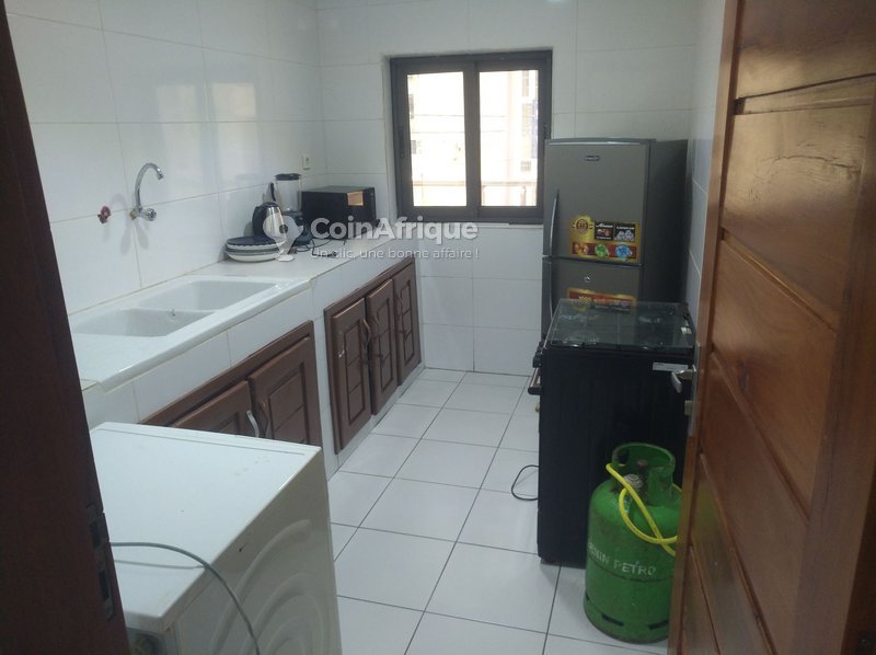 Location d'un trois chambres-salon meublé