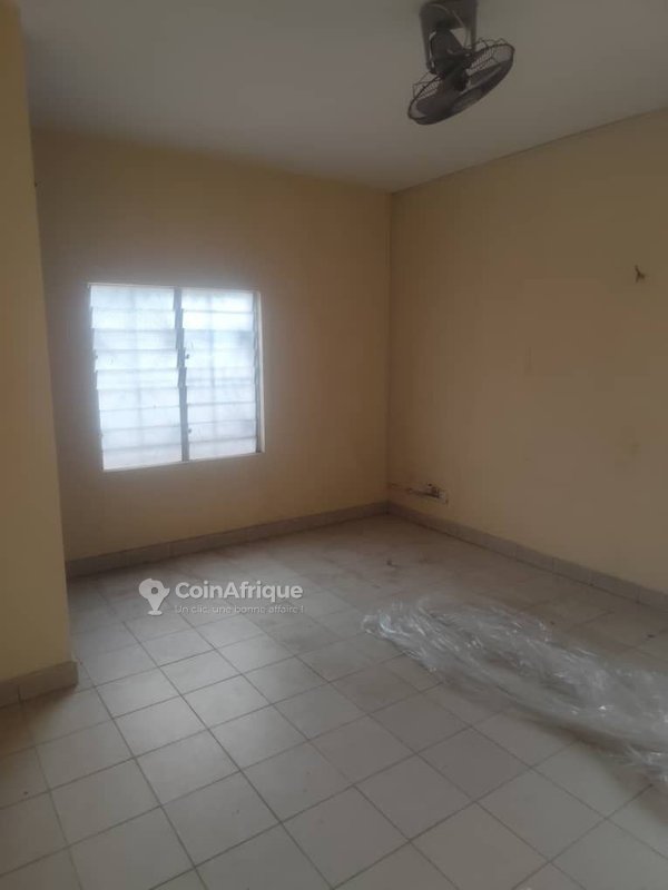 Villa luxueuse de 7 pièces avec piscine et paillote