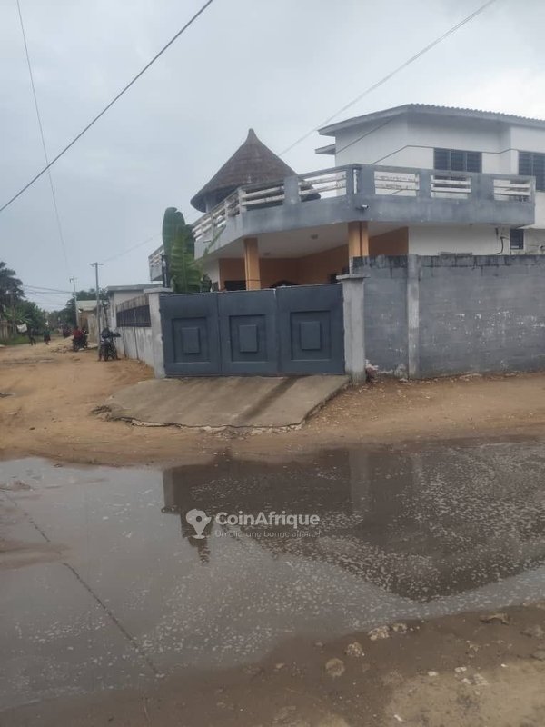 Villa luxueuse de 7 pièces avec piscine et paillote