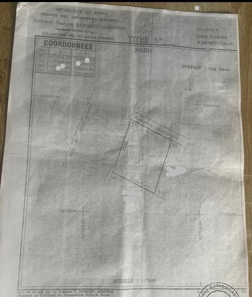 Terrain constructible de 524m² avec permis d'habiter et accès goudronné
