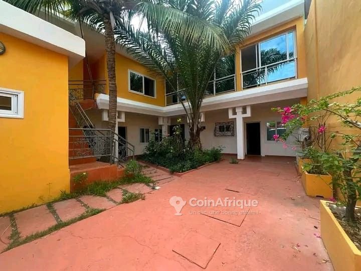 Villa luxueuse de 8 pièces avec piscine privée et cadre prestigieux