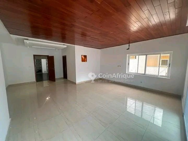 Villa luxueuse de 8 pièces avec piscine privée et cadre prestigieux