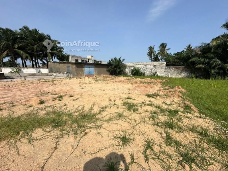 Terrain exceptionnel de 3412m² avec titre foncier personnel et revenus locatifs