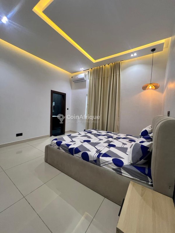 Appartement meublé haut standing de 3 pièces avec climatisation et équipements modernes