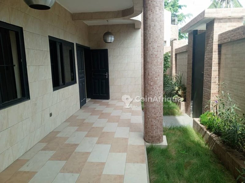 Villa luxueuse de 6 pièces avec jardin et terrasses spacieuses