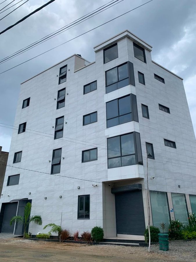 Immeuble R+3 neuf avec 13 pièces et emplacement stratégique