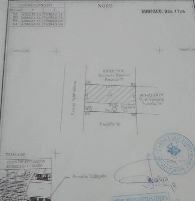 Terrain clôturé avec documents légaux complets - Parfaite opportunité d'investissement