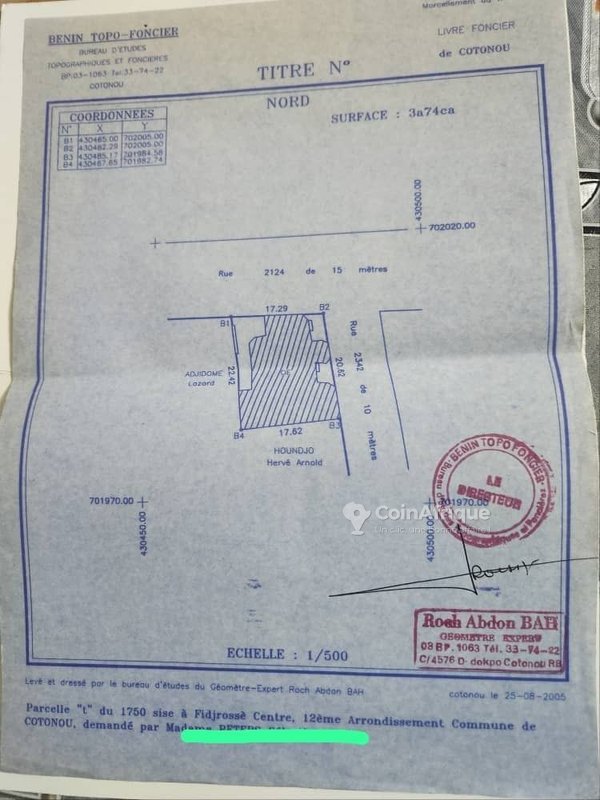 Villa basse spacieuse avec paillote en angle de rue