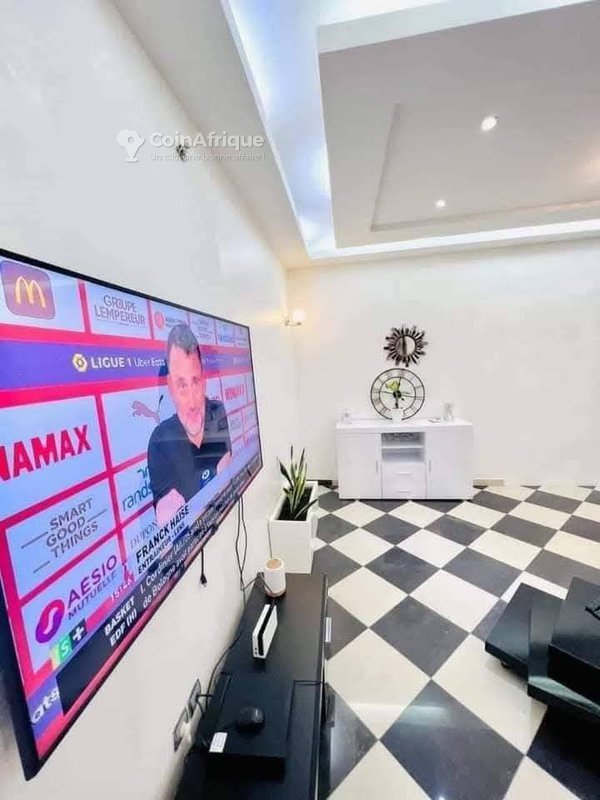 Villa luxueuse de 5 pièces avec piscine et jardin privatif