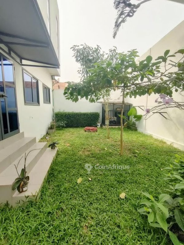 Villa duplex luxueuse avec roof top et jardin bien entretenu