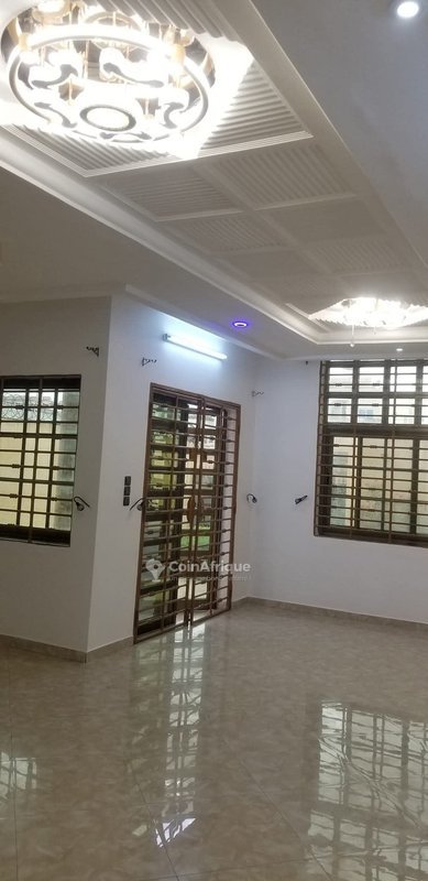 Villa luxueuse de 5 pièces avec terrasse spacieuse et dépendance