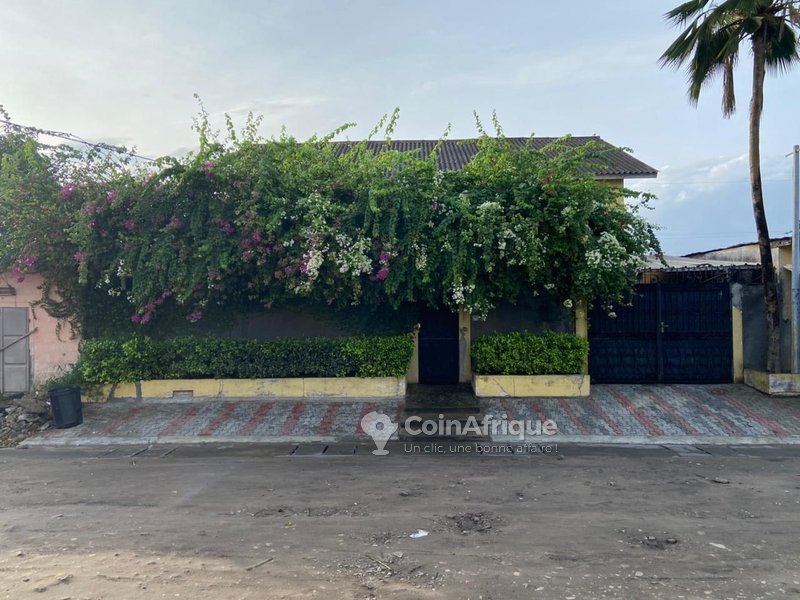 Villa luxueuse de 5 pièces avec grande terrasse et titre foncier personnel