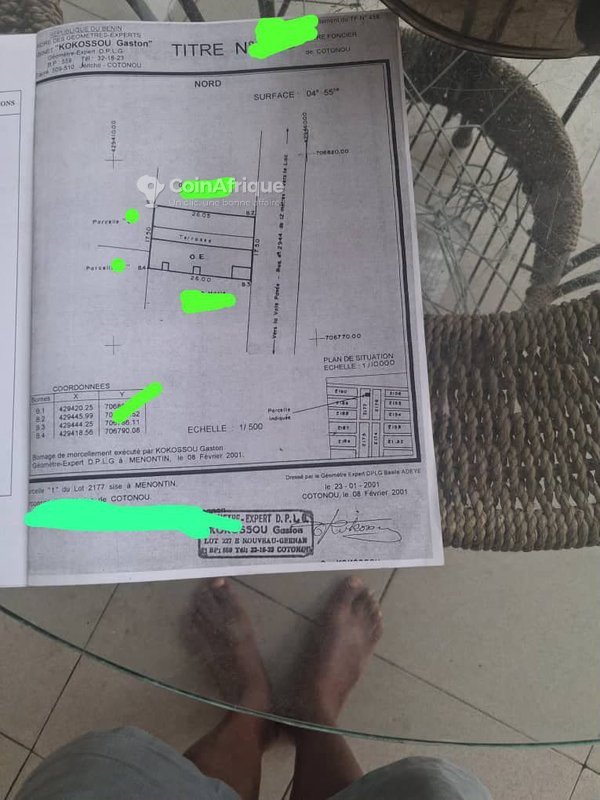 Terrain clôturé de 455 m² avec titre foncier personnel et bâtisses locatives