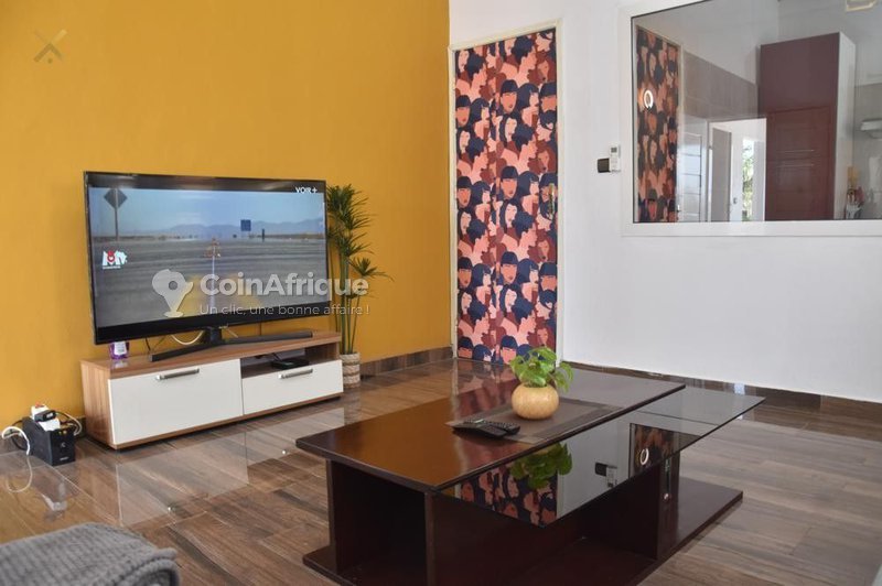 Appartement meublé de 2 pièces avec baignoire et douche visiteur