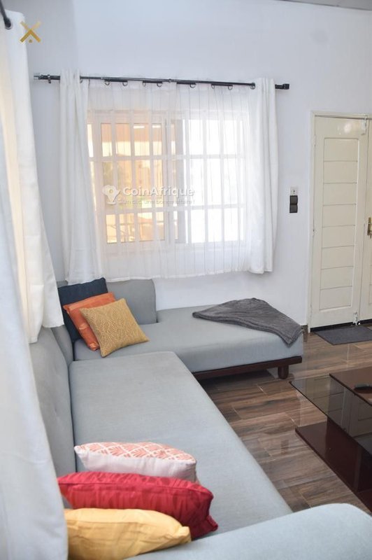 Appartement meublé de 2 pièces avec baignoire et douche visiteur