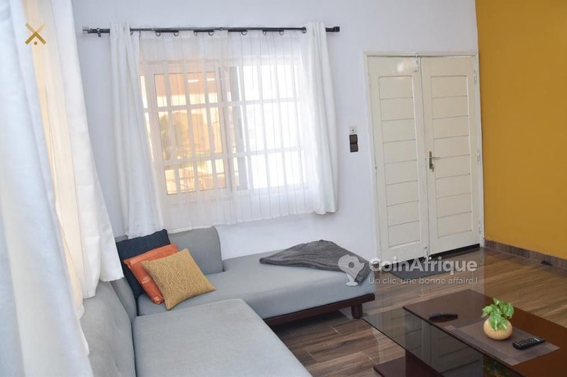 Appartement meublé de 2 pièces avec baignoire et douche visiteur