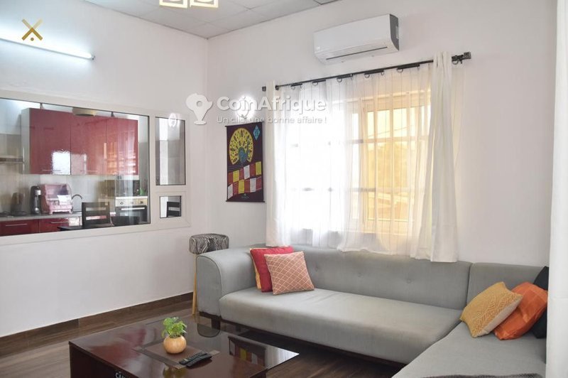 Appartement meublé de 2 pièces avec baignoire et douche visiteur
