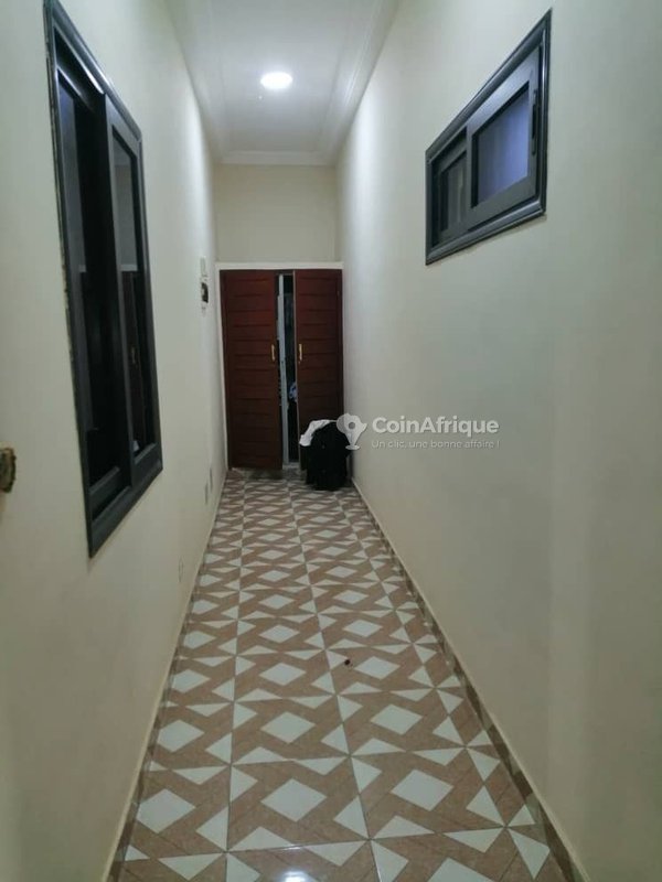 Appartement meublé de 2 pièces avec climatisation et arrière-cour spacieuse