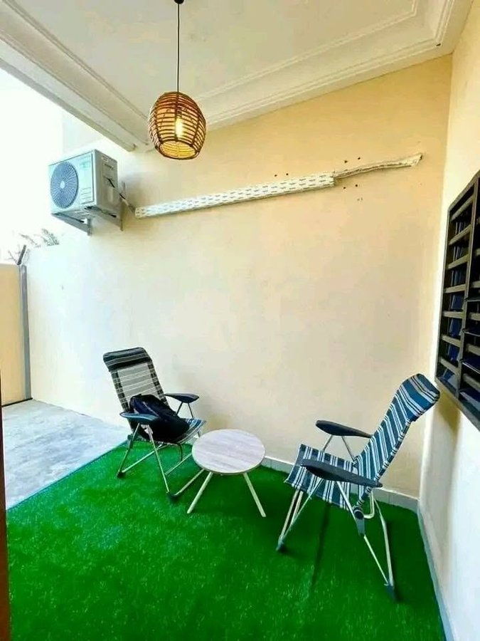Appartement meublé F3 avec climatisation et terrasse - Équipements haut de gamme