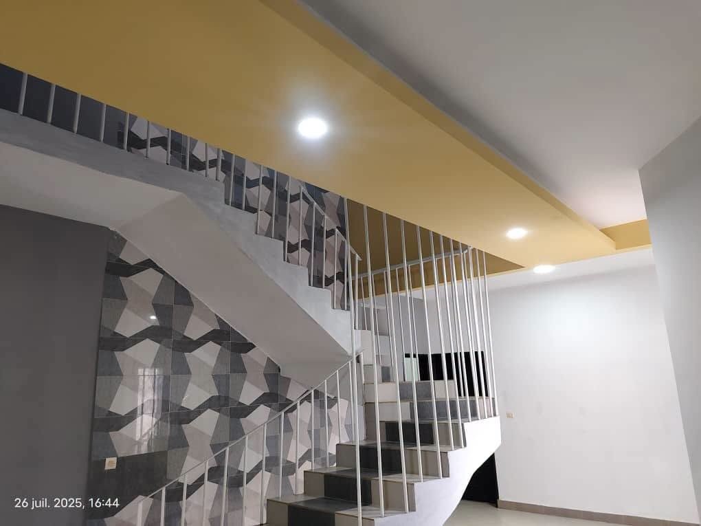 Villa spacieuse R+2 avec terrasse et climatisation