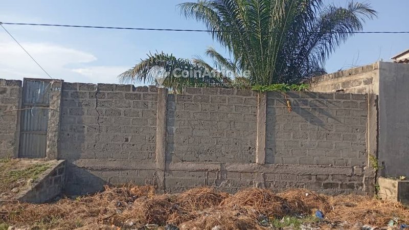 Terrain à vendre avec titre foncier en cours et documents complets