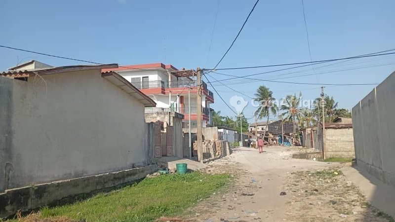 Terrain à vendre avec titre foncier en cours et documents complets