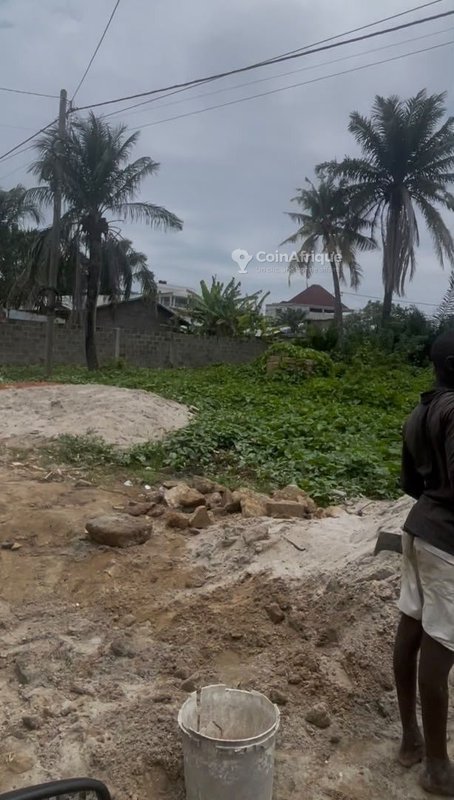 Terrain nu de 367 m² en zone résidentielle calme avec documents complets