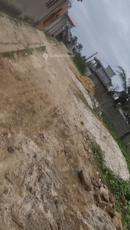 Terrain nu de 367 m² en zone résidentielle calme avec documents complets