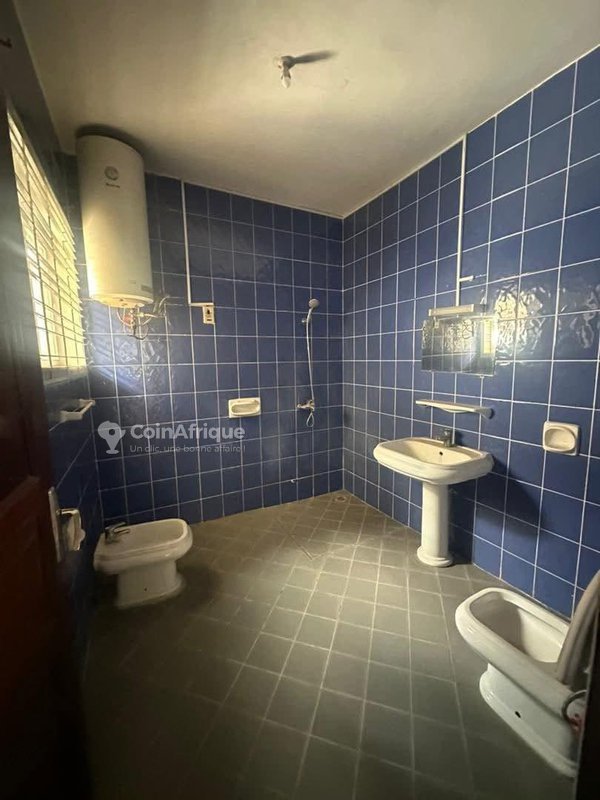 Villa duplex de 6 pièces avec titre foncier et jardin spacieux