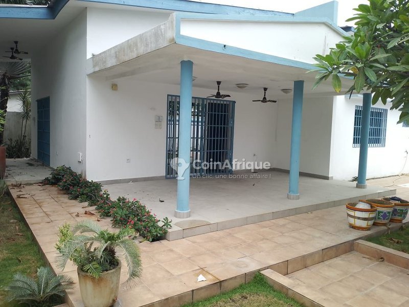 Villa luxueuse de 3 chambres avec piscine et jardin privé