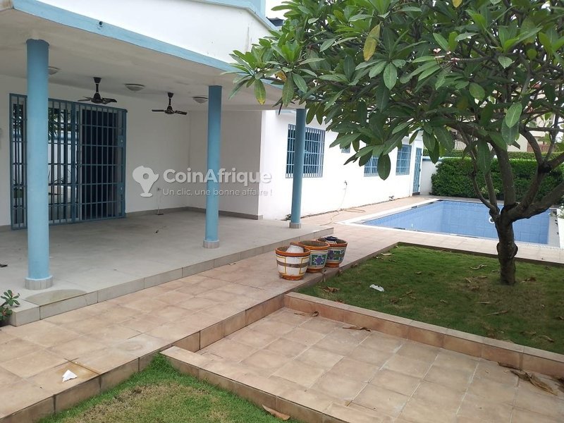 Villa luxueuse de 3 chambres avec piscine et jardin privé