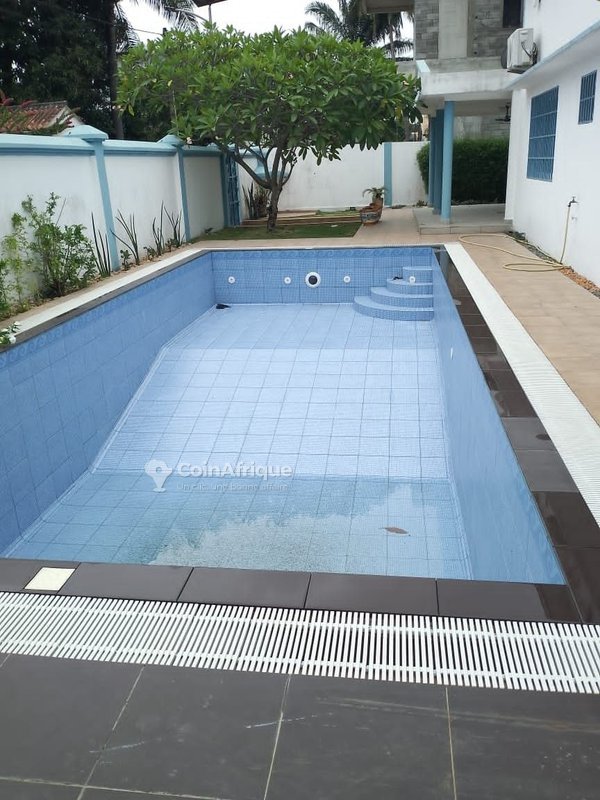Villa luxueuse de 3 chambres avec piscine et jardin privé