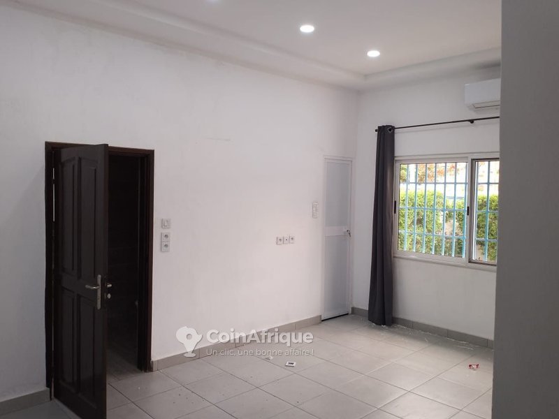 Villa luxueuse de 3 chambres avec piscine et jardin privé