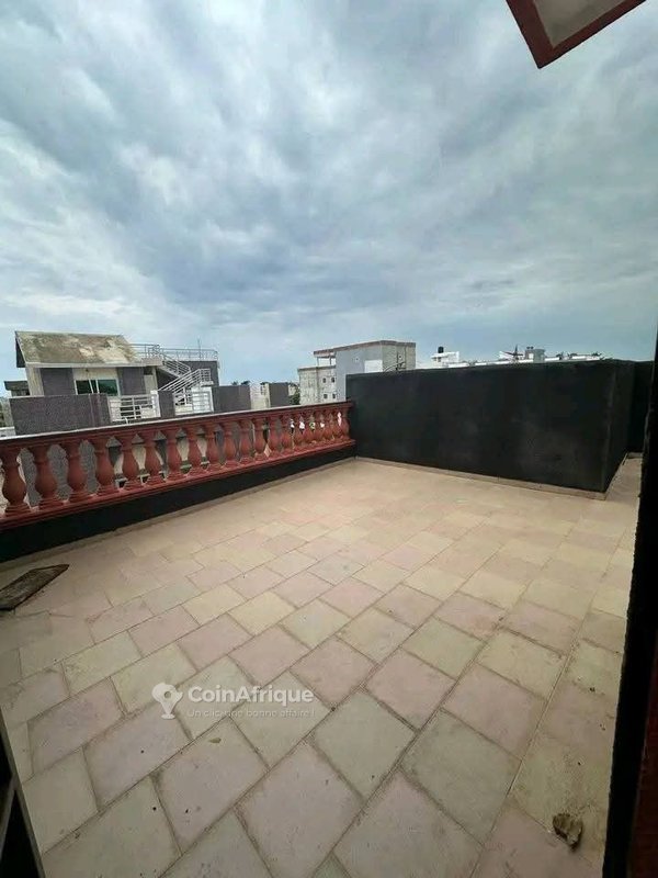 Villa luxueuse de 4 pièces avec terrasses offrant une vue imprenable sur la mer