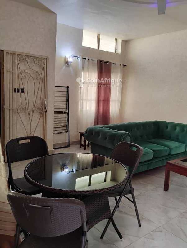 Appartement meublé d'une pièce avec climatisation à Fidjrossè Plage