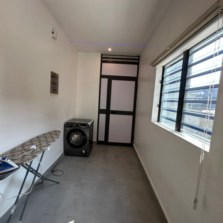 Appartement meublé 2 pièces avec salon dans un immeuble de standing