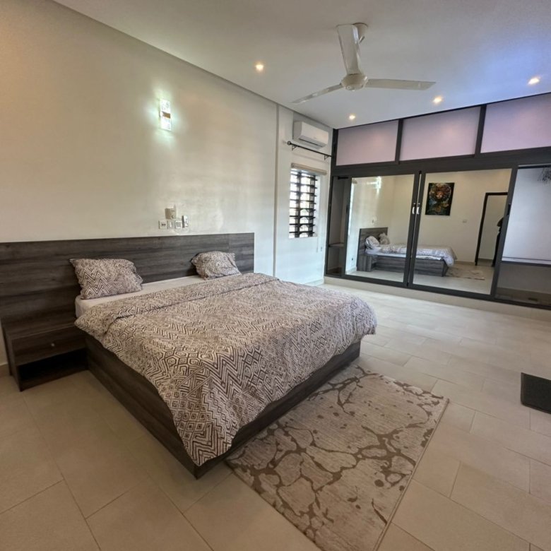 Appartement meublé 2 pièces avec salon dans un immeuble de standing