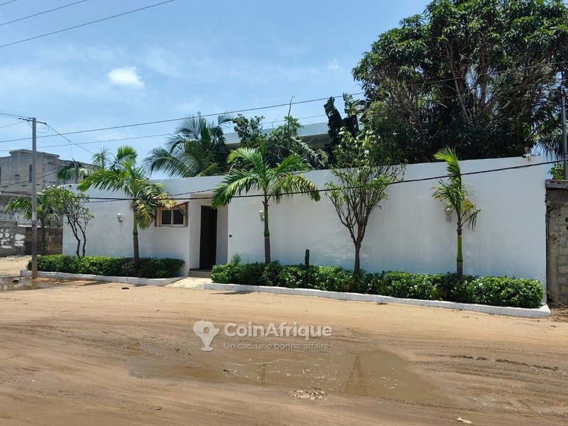 Villa luxueuse de 4 pièces avec garage et proximité immédiate de la plage