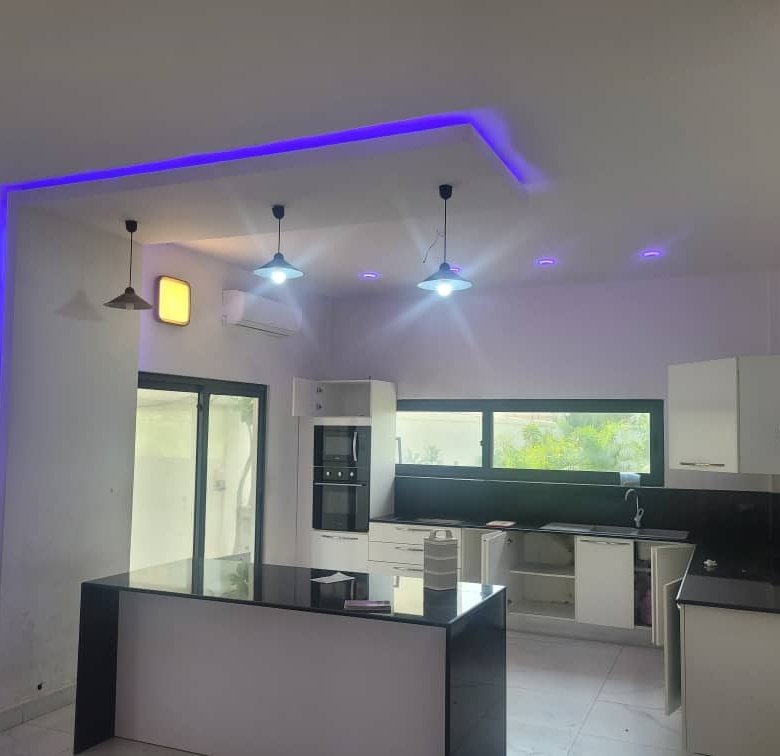 Villa luxueuse de 6 chambres avec piscine et vue sur la mer