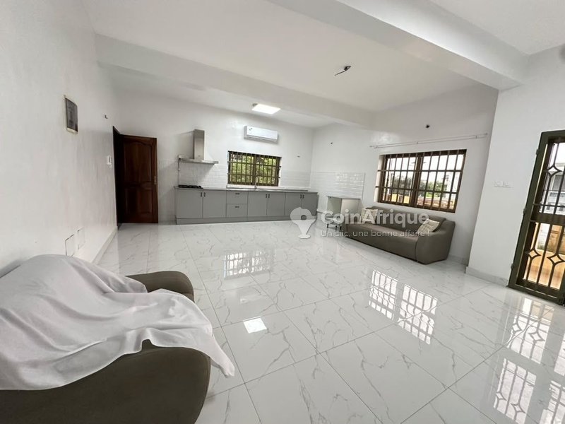 Villa luxueuse de 5 pièces avec piscine et espace vert