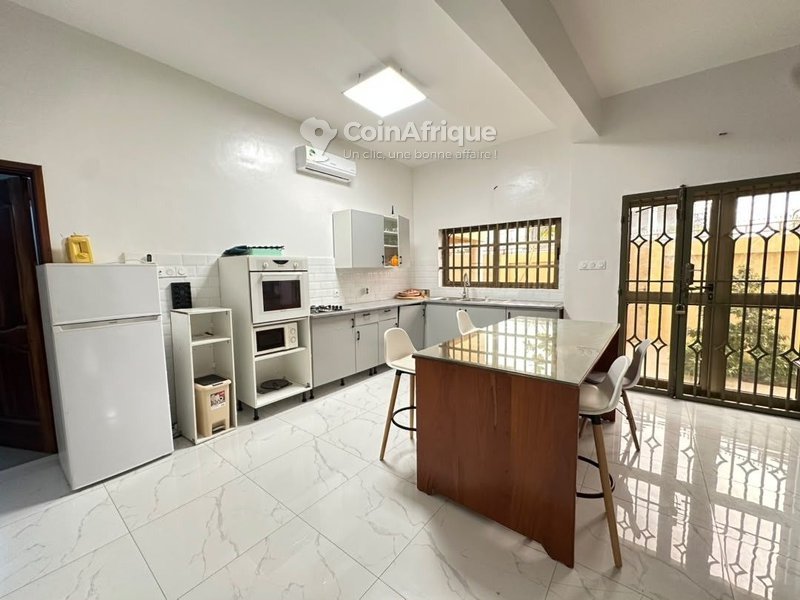 Villa luxueuse de 5 pièces avec piscine et espace vert