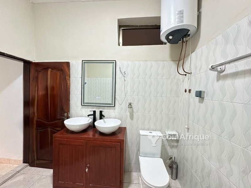 Villa luxueuse de 5 pièces avec piscine et espace vert