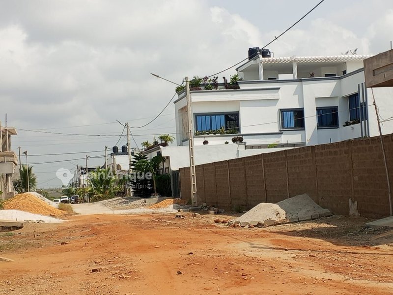 Terrain viabilisé de 323 m² avec documents cadastraux complets