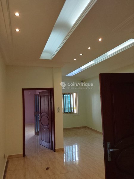 Villa luxueuse de 10 pièces avec piscine et salle des fêtes